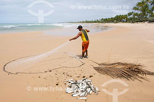  Fisherman - Cassange Beach  - Marau city - Bahia state (BA) - Brazil
