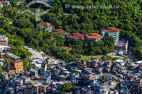  View of the Rocinha slum and the American School of Rio de Janeiro from trail to Morro Dois Irmaos (Two Brothers Mountain)  - Rio de Janeiro city - Rio de Janeiro state (RJ) - Brazil