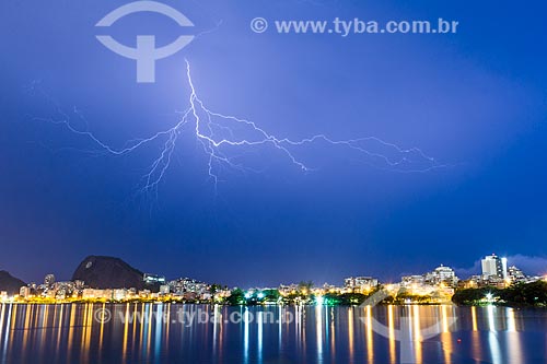  Lightnings - Rodrigo de Freitas Lagoon  - Rio de Janeiro city - Rio de Janeiro state (RJ) - Brazil