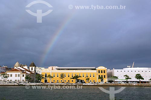  View of the Madre de Deus Church - to the left - with the Paco Alfandega Mall (1732) - old Pernambuco customhouse  - Recife city - Pernambuco state (PE) - Brazil