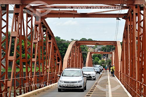  Cars - Campos Salles Bridge - also known as Arcos Bridge - over of Tiete River  - Barra Bonita city - Sao Paulo state (SP) - Brazil