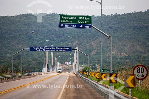  TO-445 highway with the Imigrantes Nordestinos Padre Cicero Jose de Sousa Bridge (2011) in the background  - Lajeado city - Tocantins state (TO) - Brazil