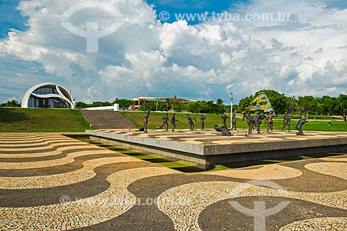  Monument to Dezoito do Forte - homage to revolt military known as Eighteen from Fort in July 1922 - with the Luis Carlos Prestes Memorial (1996) - also known as Coluna Prestes Memorial - in the background  - Palmas city - Tocantins state (TO) - Brazil