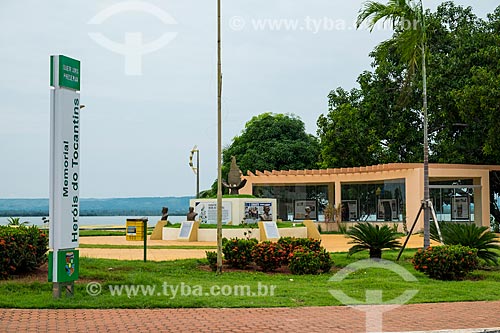  Heroes of Tocantins Memorial (2015) - monument to the pioneers in building the Tocantins state - with the Tocantins River in the background  - Porto Nacional city - Tocantins state (TO) - Brazil