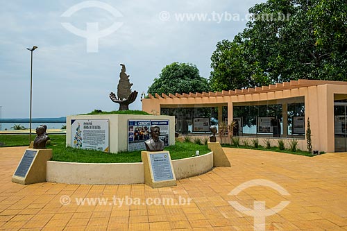  Heroes of Tocantins Memorial (2015) - monument to the pioneers in building the Tocantins state - with the Tocantins River in the background  - Porto Nacional city - Tocantins state (TO) - Brazil