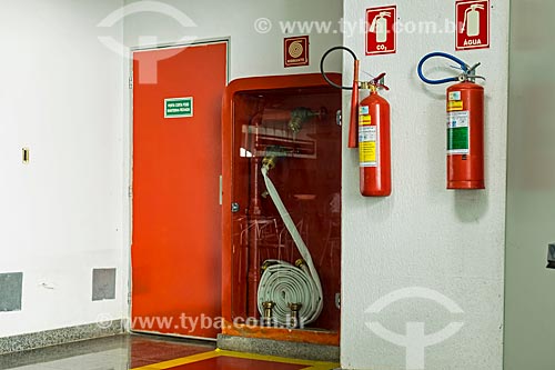  Fire door, fire hose, water and CO2 fire extinguisher (Carbon Dioxide) - Palmas Airport - Brigadeiro Lysias Rodrigues (2001)  - Palmas city - Tocantins state (TO) - Brazil