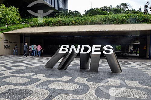  Logo opposite to build of the National Bank for Economic and Social Development (BNDES) headquarters  - Rio de Janeiro city - Rio de Janeiro state (RJ) - Brazil