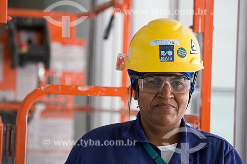  Women worker - construction of Rio 2016 Olympic Park  - Rio de Janeiro city - Rio de Janeiro state (RJ) - Brazil