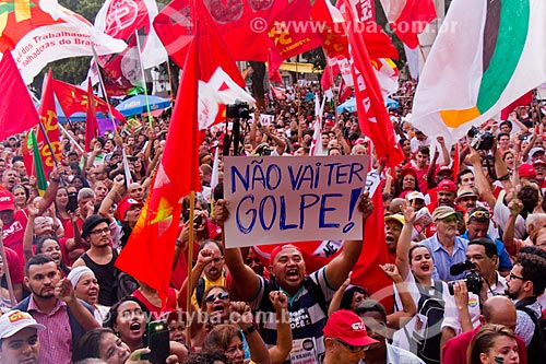  Act in favor of Democracy - XV de Novembro square - act against the impeachment of President Dilma Rousseff on March 18  - Rio de Janeiro city - Rio de Janeiro state (RJ) - Brazil