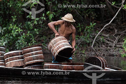  Transport of piassava (Attalea funifera) - Negro River  - Barcelos city - Amazonas state (AM) - Brazil