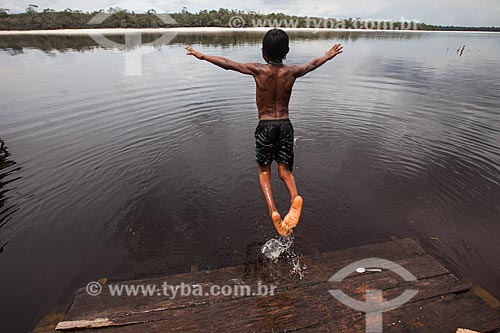  Riverine child diving on the Negro River  - Barcelos city - Amazonas state (AM) - Brazil