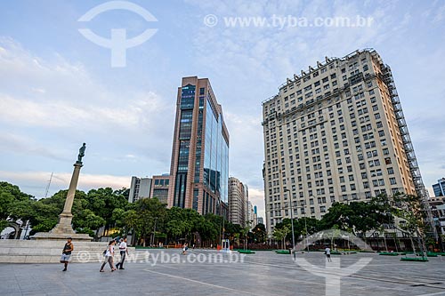  View of Business Center RB1 - to the left - with the Joseph Gire Building (1929) - also known as A Noite Building - from Maua Square  - Rio de Janeiro city - Rio de Janeiro state (RJ) - Brazil