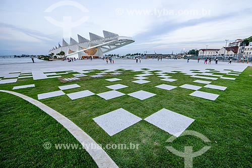  Peoples - Mua Square with the Amanha Museum (Museum of Tomorrow) in the background  - Rio de Janeiro city - Rio de Janeiro state (RJ) - Brazil