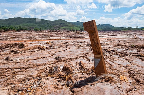  Landmark in the former brazilian Royal Road in Bento Rodrigues district after the dam rupture of the Samarco company mining rejects in Mariana city (MG)  - Mariana city - Minas Gerais state (MG) - Brazil