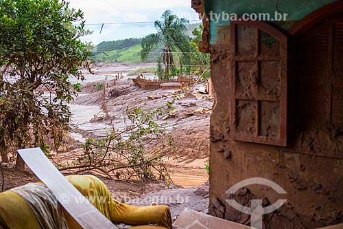  Furniture of house covered to mud - Paracatu de Baixo district after the dam rupture of the Samarco company mining rejects in Mariana city (MG)  - Mariana city - Minas Gerais state (MG) - Brazil