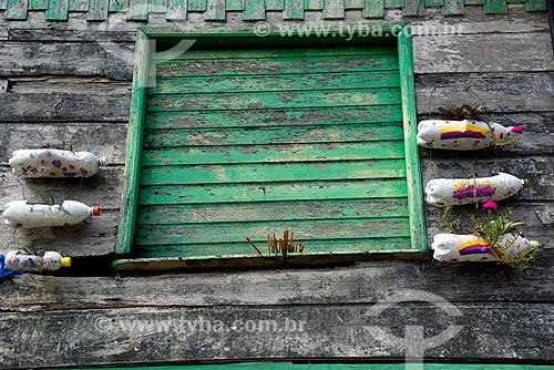  House window with recycled PET bottles transformed into flowerpots  - Novo Airao city - Amazonas state (AM) - Brazil