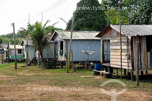  Stilt houses on the banks of Negro River - Anavilhanas National Park  - Novo Airao city - Amazonas state (AM) - Brazil