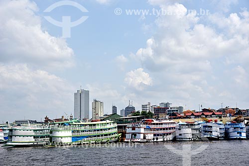  Berthed boats - Manaus Moderna Port with the buildings to the background  - Manaus city - Amazonas state (AM) - Brazil