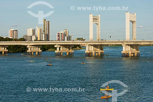  Presidente Eurico Gaspar Dutra Bridge over the Sao Francisco River - that connects the cities of Petrolina and Juazeiro - Petrolina in the background  - Juazeiro city - Bahia state (BA) - Brazil