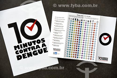  Pamphlet with information about the campaign of the national program against zika virus, dengue fever and chikungunya fever  - Rio de Janeiro city - Rio de Janeiro state (RJ) - Brazil