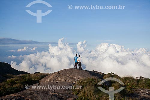  Tourists observing the landscape from Pedra do Sino (Bell Stone) - during trail between Teresopolis and Petropolis cities - Serra dos Orgaos National Park  - Teresopolis city - Rio de Janeiro state (RJ) - Brazil