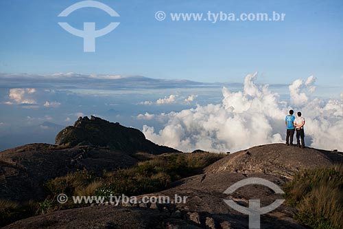  Tourists observing the landscape from Pedra do Sino (Bell Stone) - during trail between Teresopolis and Petropolis cities - Serra dos Orgaos National Park  - Teresopolis city - Rio de Janeiro state (RJ) - Brazil