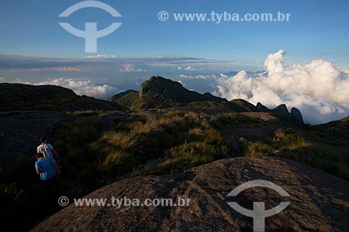  Tourists observing the landscape from Pedra do Sino (Bell Stone) - during trail between Teresopolis and Petropolis cities - Serra dos Orgaos National Park  - Teresopolis city - Rio de Janeiro state (RJ) - Brazil