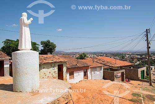  Padre Cicero statue and simple houses on the outskirts of Crato  - Crato city - Ceara state (CE) - Brazil