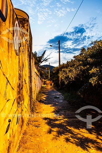  Graffitied wall - Pathway to Acores Beach at dusk  - Florianopolis city - Santa Catarina state (SC) - Brazil