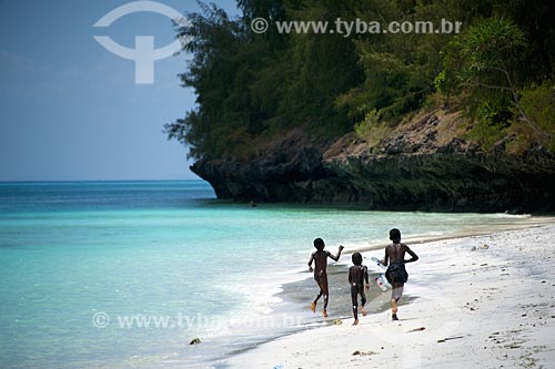  Children playing - Pemba Island waterfront  - Pemba Island - Tanzania