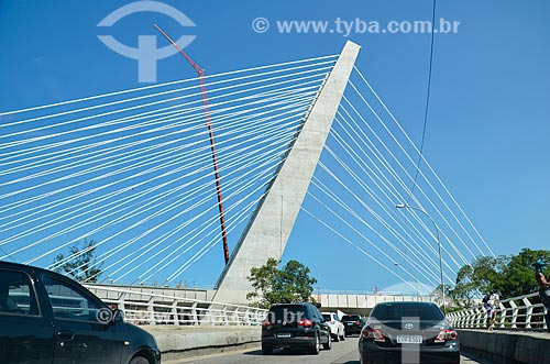  Cars - Barra da Tijuca Road with the cable-stayed bridge in line 4 of the Rio Subway  - Rio de Janeiro city - Rio de Janeiro state (RJ) - Brazil