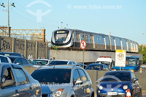  Traffic jam - snippet of Radial Oeste Avenue with train of Rio Subway in the background  - Rio de Janeiro city - Rio de Janeiro state (RJ) - Brazil