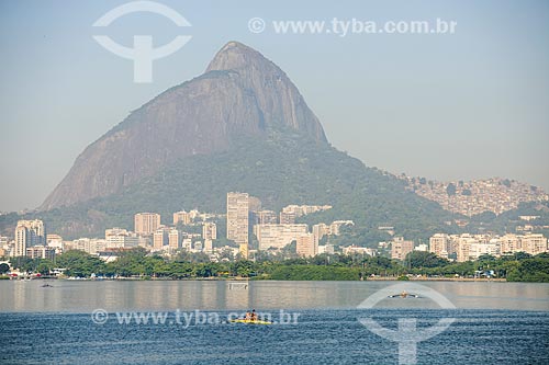  Rowing - Rodrigo de Freitas Lagoon with the Morro Dois Irmaos (Two Brothers Mountain) in the background  - Rio de Janeiro city - Rio de Janeiro state (RJ) - Brazil