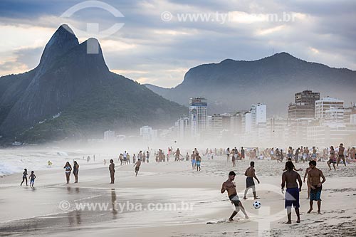  Men playing soccer on the banks of the Ipanema Beach with the Morro Dois Irmaos (Two Brothers Mountain) in the background  - Rio de Janeiro city - Rio de Janeiro state (RJ) - Brazil