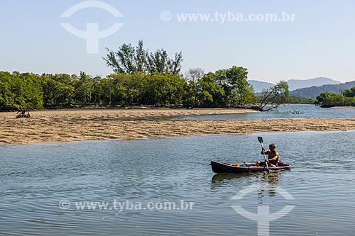  Practitioners of canoeing - Restinga Marambaia - the area protected by the Navy of Brazil  - Rio de Janeiro city - Rio de Janeiro state (RJ) - Brazil