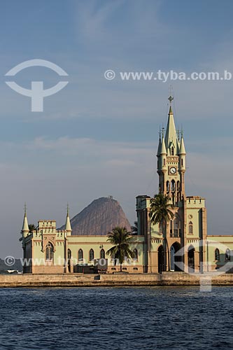  View of the Fiscal Island castle from Guanabara Bay with the Sugar Loaf in the background  - Rio de Janeiro city - Rio de Janeiro state (RJ) - Brazil