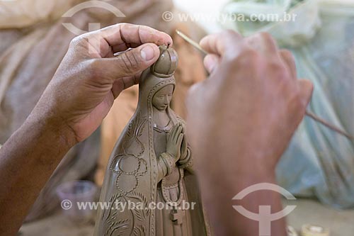  Detail of artisan molding religious image - Association of Artisans Tracunhaem  - Tracunhaem city - Pernambuco state (PE) - Brazil