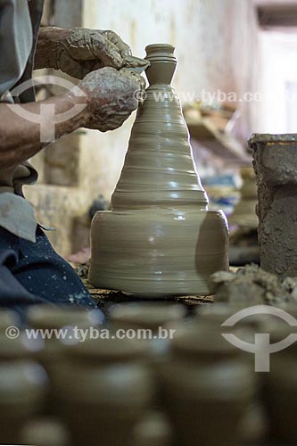  Detail of artisan molding a ceramic utensil - Association of Artisans Tracunhaem  - Tracunhaem city - Pernambuco state (PE) - Brazil
