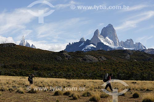  Tourists - Los Glaciares National Park with the Mount Fitz Roy in the background  - El Chaltén city - Santa Cruz Province - Argentina