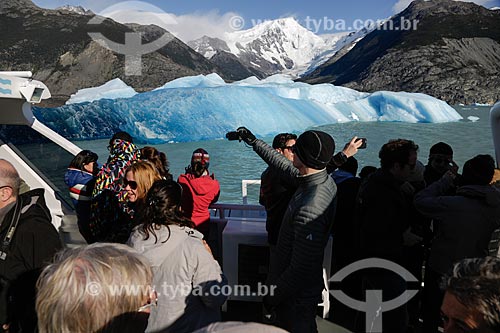  Tourists - glacier of Andes Mountain - El Calafate city  - El Calafate city - Santa Cruz Province - Argentina