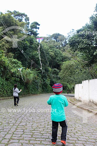  Boys learning to fly a kite  - Rio de Janeiro city - Rio de Janeiro state (RJ) - Brazil