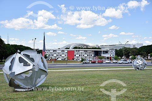  Sculpture in painted carbon steel - work Darlan Rosa - Indigenous Peoples Memorial (1987) in the background  - Brasilia city - Distrito Federal (Federal District) (DF) - Brazil