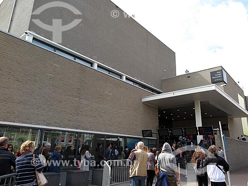  Visitors in the queue of the Van Gogh Museum  - Amsterdam city - North Holland - Netherlands