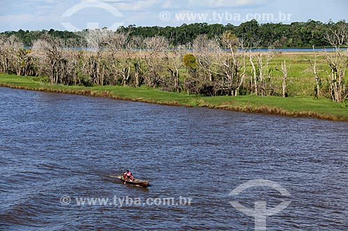  Riverines - canoe in Amazonas River  - Urucurituba city - Amazonas state (AM) - Brazil