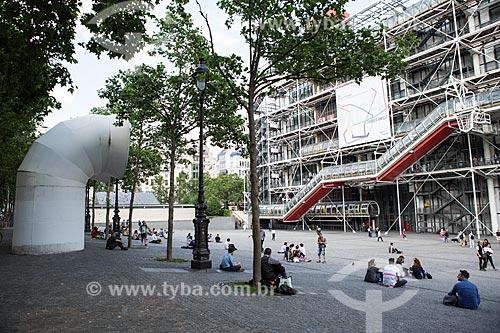  People - Place Georges Pompidou (Georges Pompidou Square) with the Modern Art Museum of Paris (1977) - located at the National Center of Art and Culture Georges Pompidou - in the background  - Paris - Paris department - France