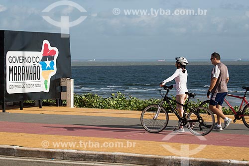 Cyclists - bike lane - boardwalk of Calhau Beach  - Sao Luis city - Maranhao state (MA) - Brazil