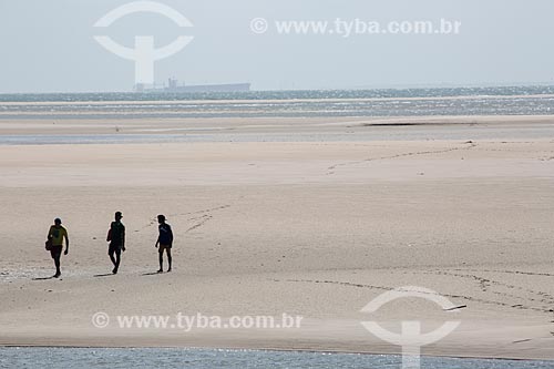  Bathers - Carima Beach during low tide  - Raposa city - Maranhao state (MA) - Brazil