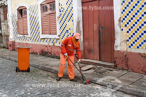  Street sweeper - Giz Street  - Sao Luis city - Maranhao state (MA) - Brazil