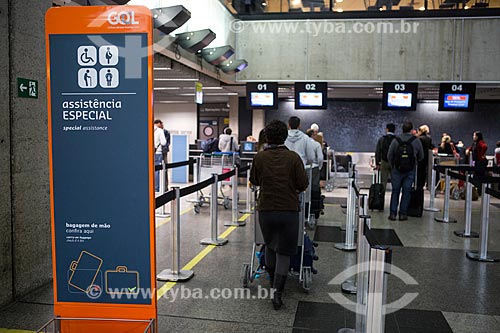  Queue to priority attendance of GOL - Intelligent Airlines - Afonso Pena International Airport  - Sao Jose dos Pinhais city - Parana state (PR) - Brazil
