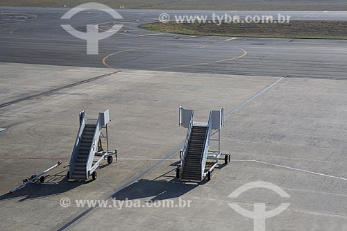  Towable passenger stairway - runway of Afonso Pena International Airport - also know as Curitiba International Airport  - Sao Jose dos Pinhais city - Parana state (PR) - Brazil